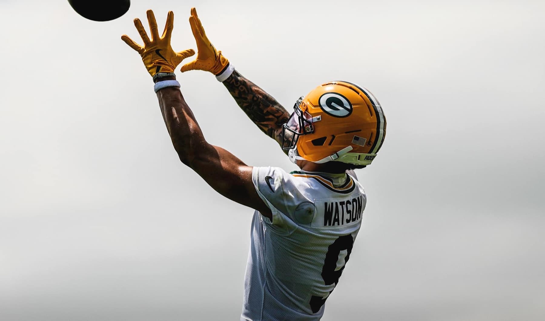 Christian Watson reaching for a catch at Green Bay Packers practice