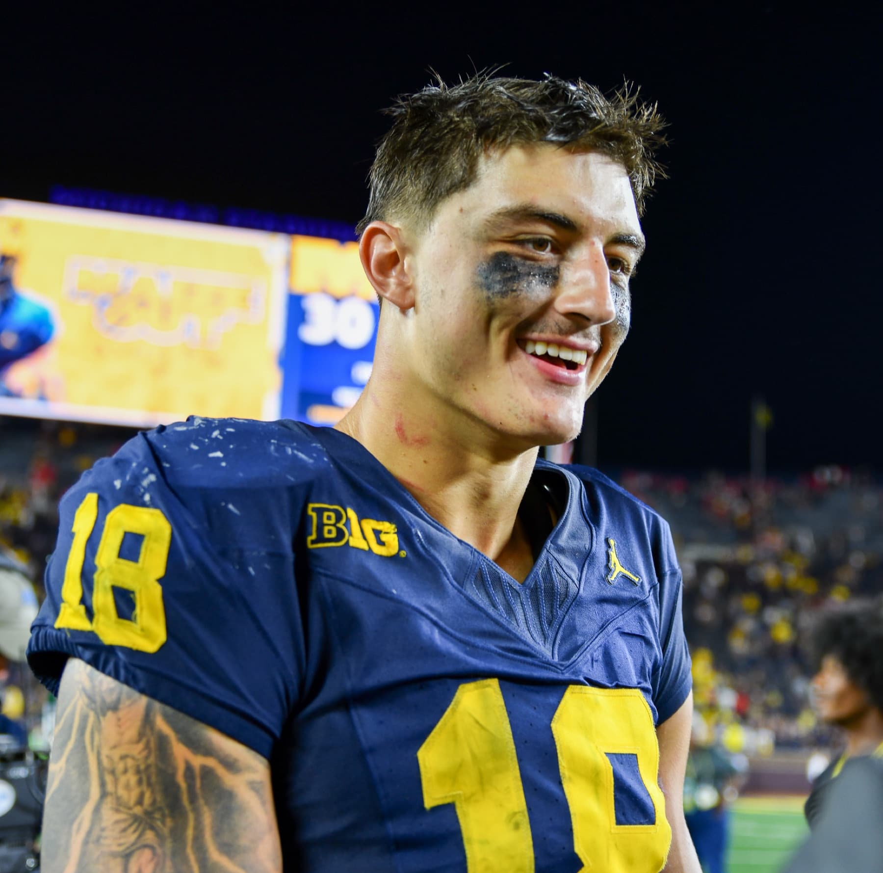 Colston Loveland on the field in his Michigan uniform