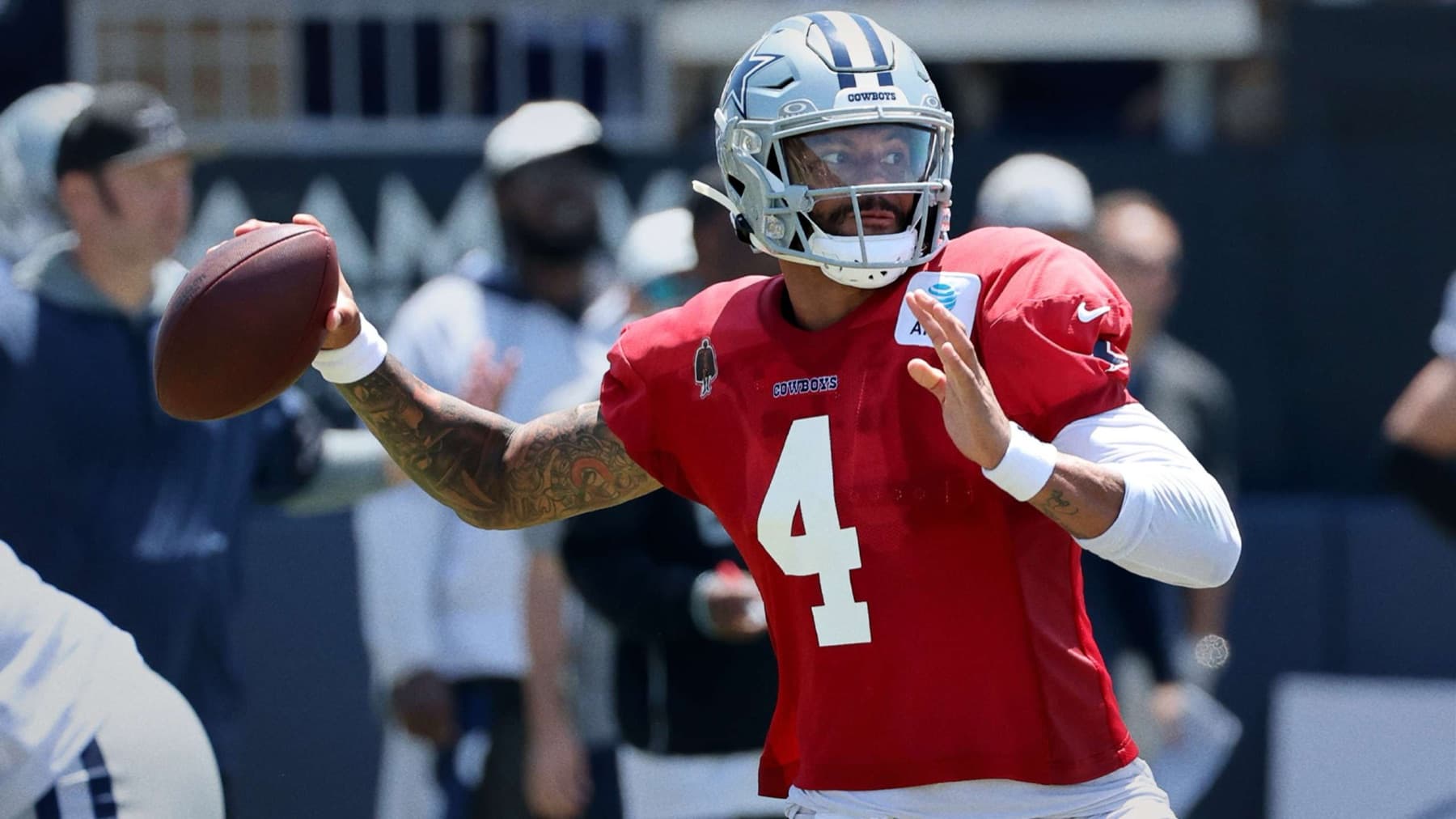 Dak Prescott throwing at Dallas Cowboys training camp