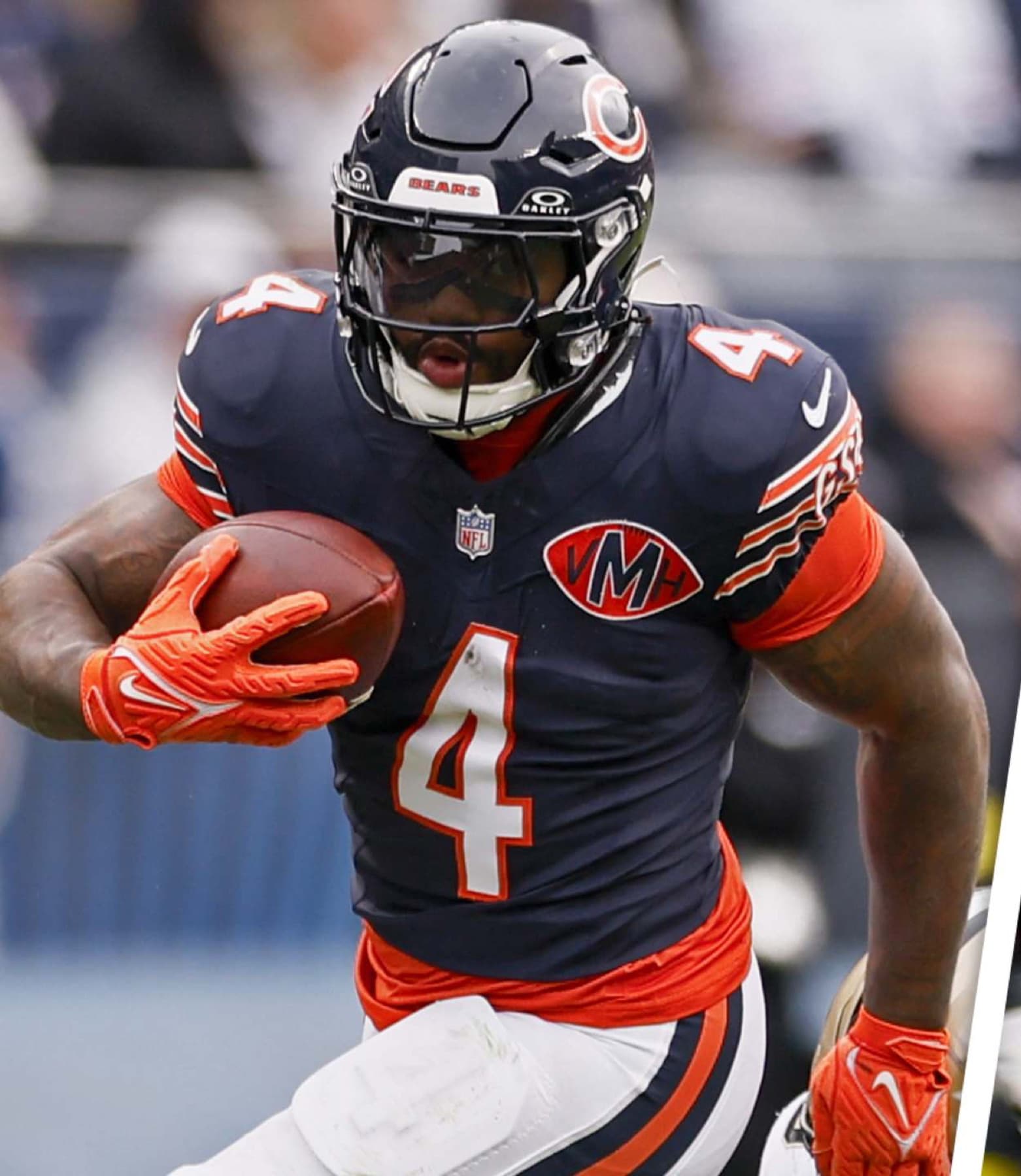 D'Andre Swift carrying the ball for the Chicago Bears