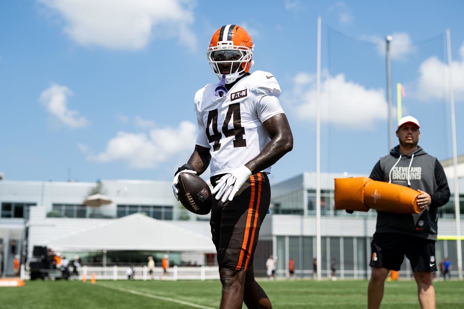 Harold Fannin Jr. holding a football at Cleveland Browns training camp