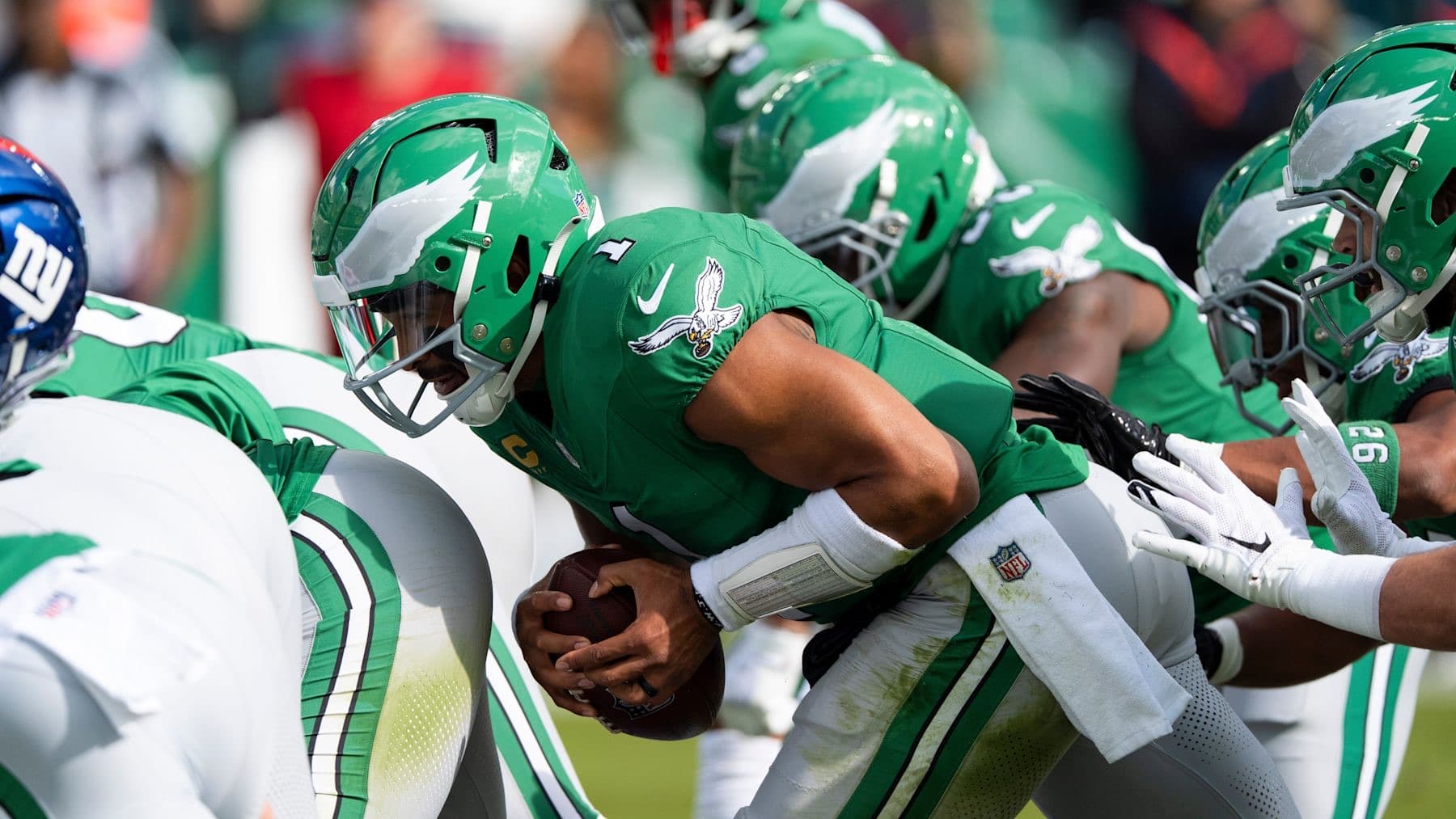 Jalen Hurts taking a snap for the Philadelphia Eagles against the Giants