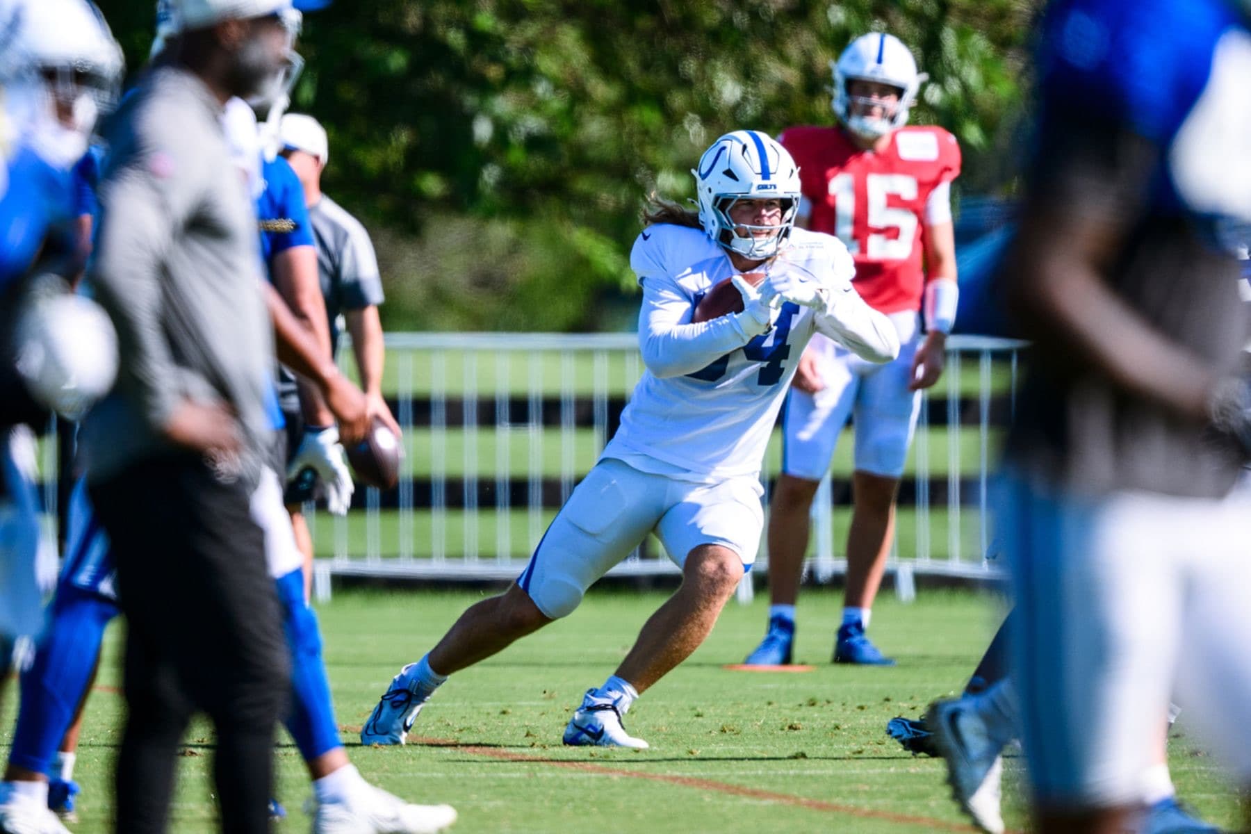 Tyler Warren running with the ball at Indianapolis Colts training camp in 2026